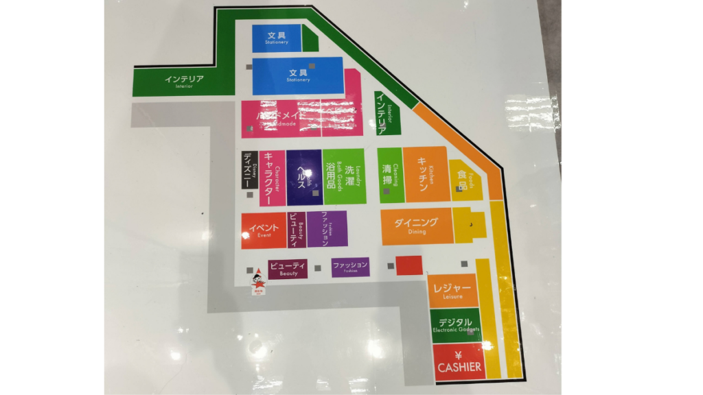 キャンドゥ イオン新宮店の床に設置された売り場マップ